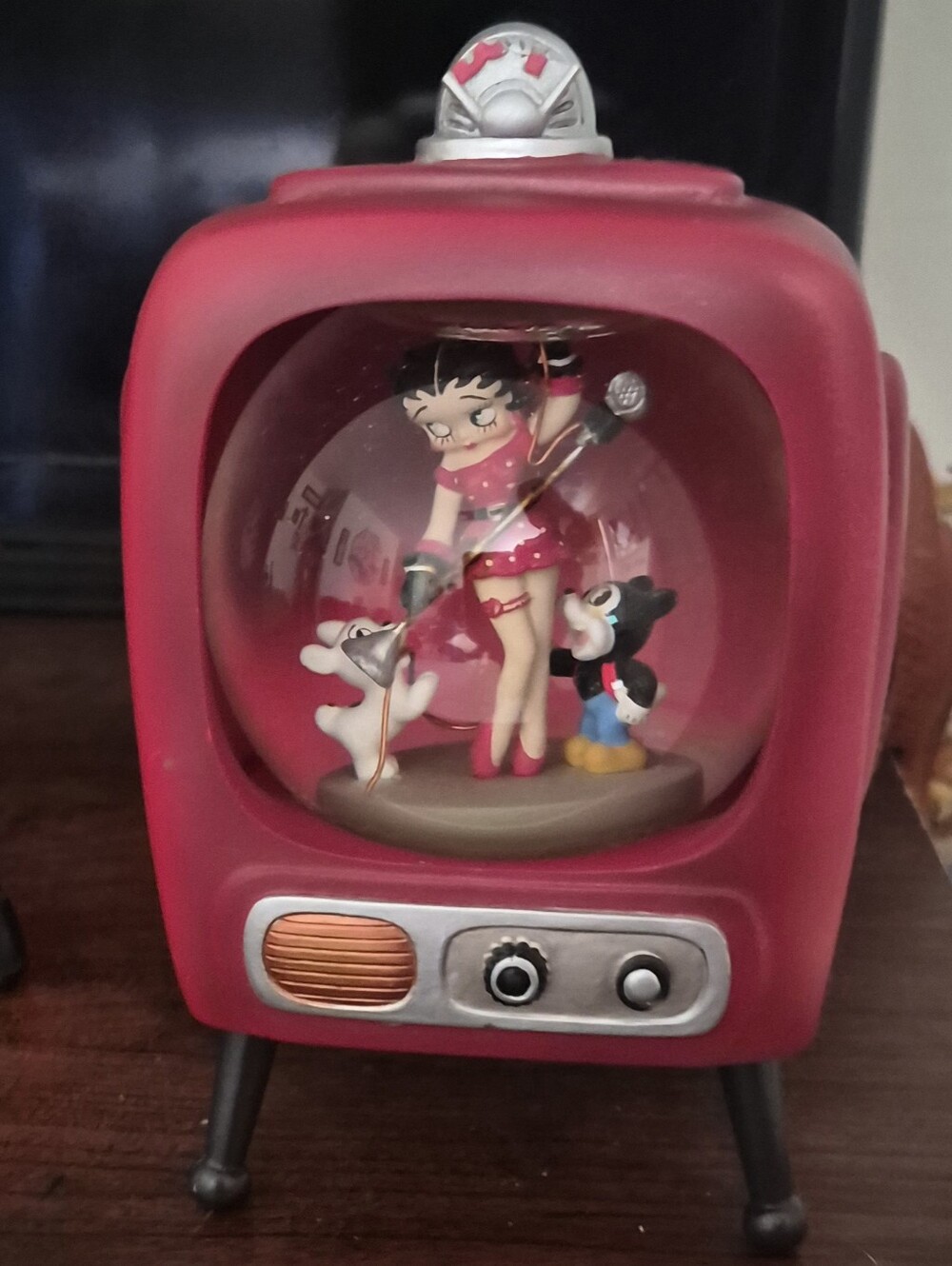 Vintage Betty Boop Red Retro TV Snow Globe Figurine